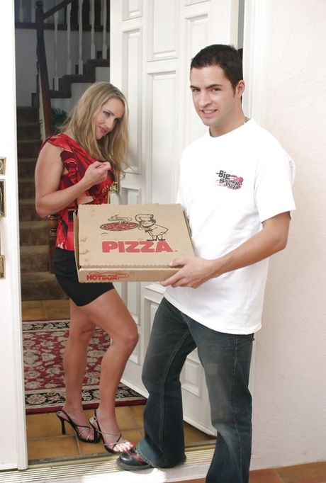 Lewd MILF Lori Lust gets two pizzas and two big cocks to feed her twat