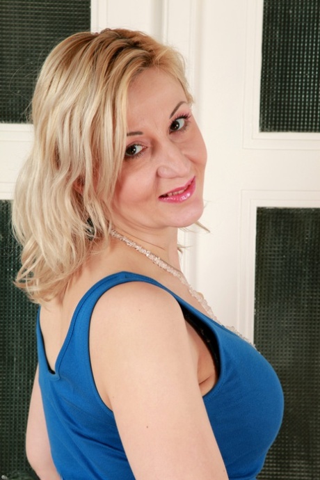 Gorgeous MILF Brenda shows off her big tits & her inviting trimmed pussy