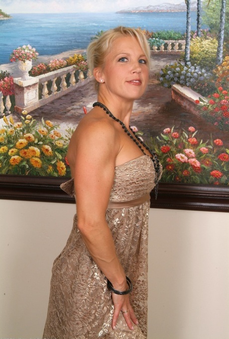 Blonde MILF with big tits Ashley L presents her amazing ass and tasty cunt