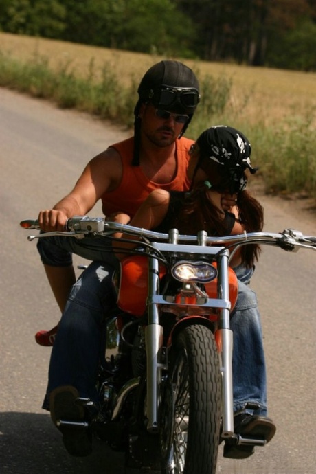 Biker babe Daria Glover enjoys outdoor anal sex and takes a messy facial