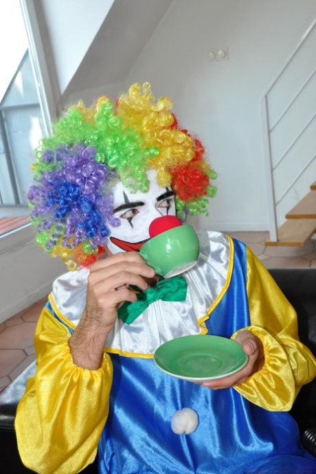 Tall MILF Lara strips for a clown before taking his knob deep on the floor