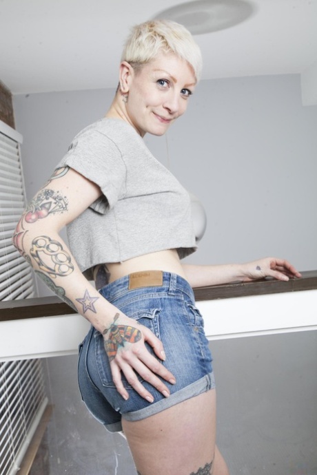 Short-haired British girl Miss Trixx strips & flaunts her big booty