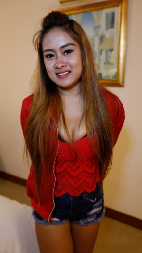 Asian amateur Damnee reveals her curvy body and gets a POV pussy pounding