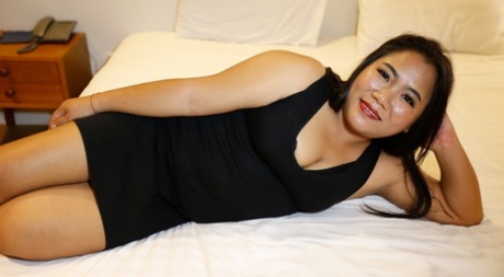 Chubby Asian MILF Net gives hot head and takes a dick up her cunt in POV