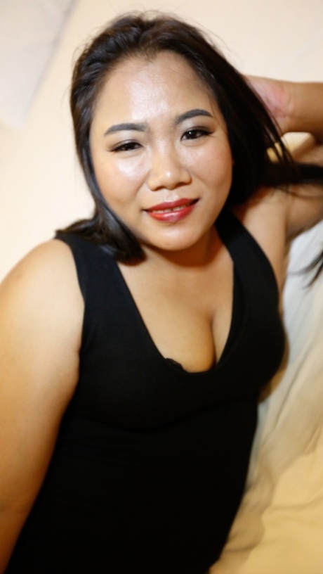 Chubby Asian MILF Net gives hot head and takes a dick up her cunt in POV