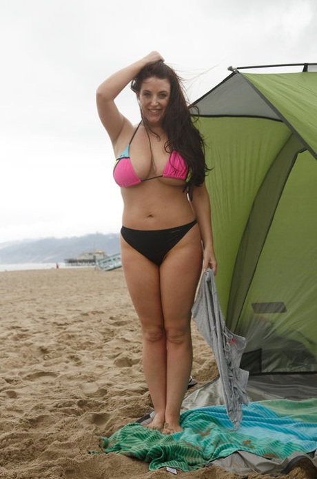 Australian stunner Angela White reveals and measures her big tits on the beach
